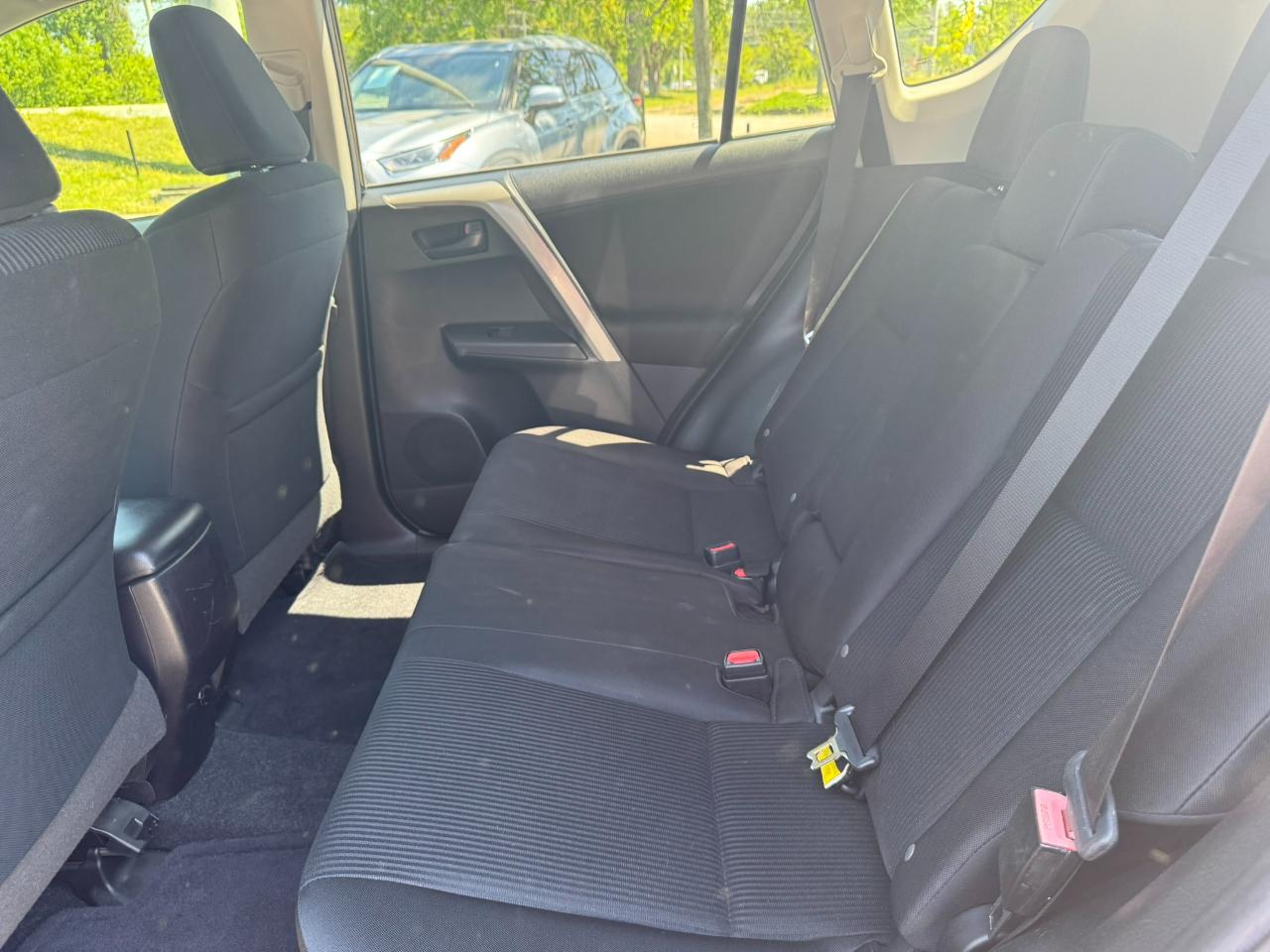 Toyota RAV4 LE FWD (Natl) 2018