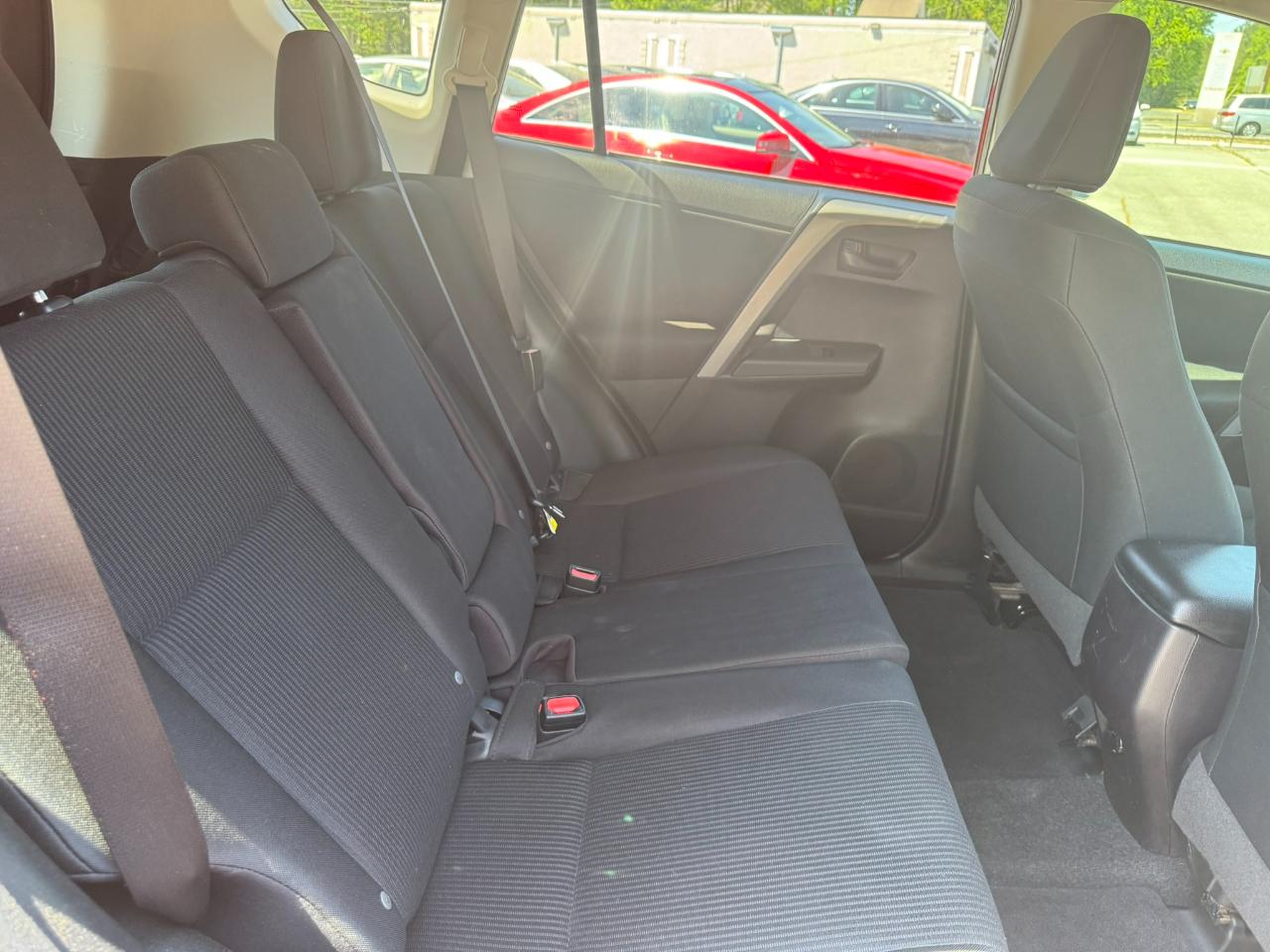 Toyota RAV4 LE FWD (Natl) 2018