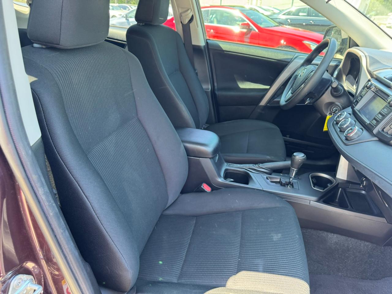 Toyota RAV4 LE FWD (Natl) 2018