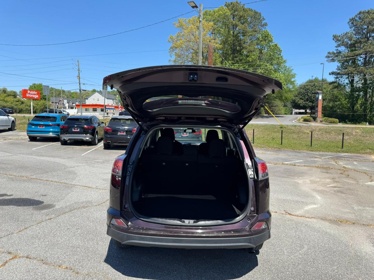 Toyota RAV4 LE FWD (Natl) 2018