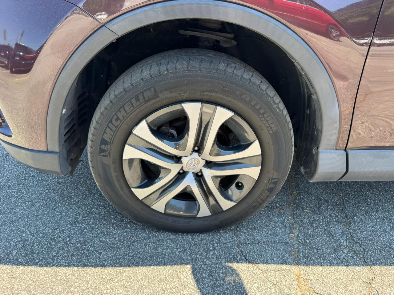 Toyota RAV4 LE FWD (Natl) 2018