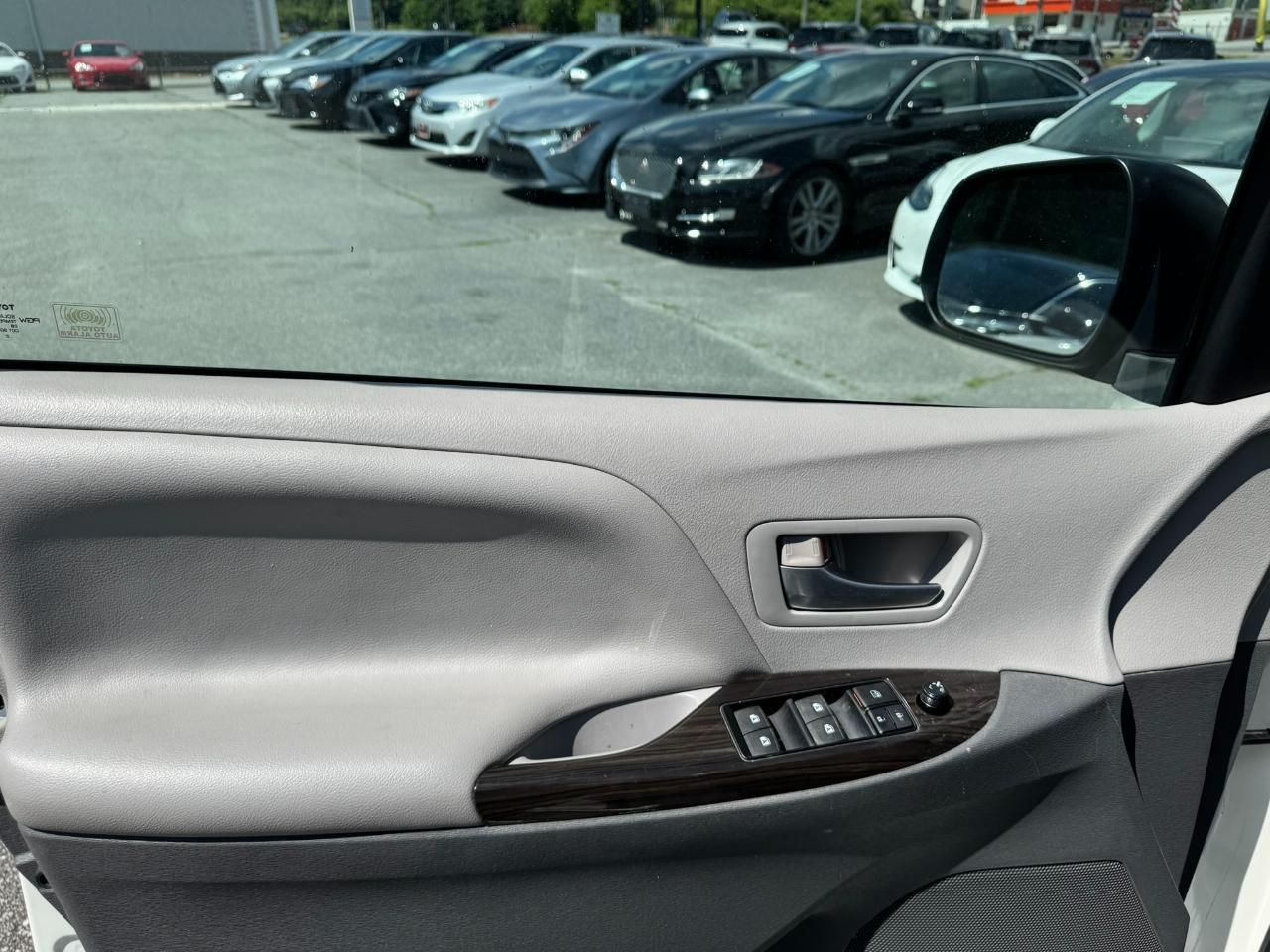 Toyota Sienna 5dr 8-Pass Van XLE Premium FWD (Natl) 2015