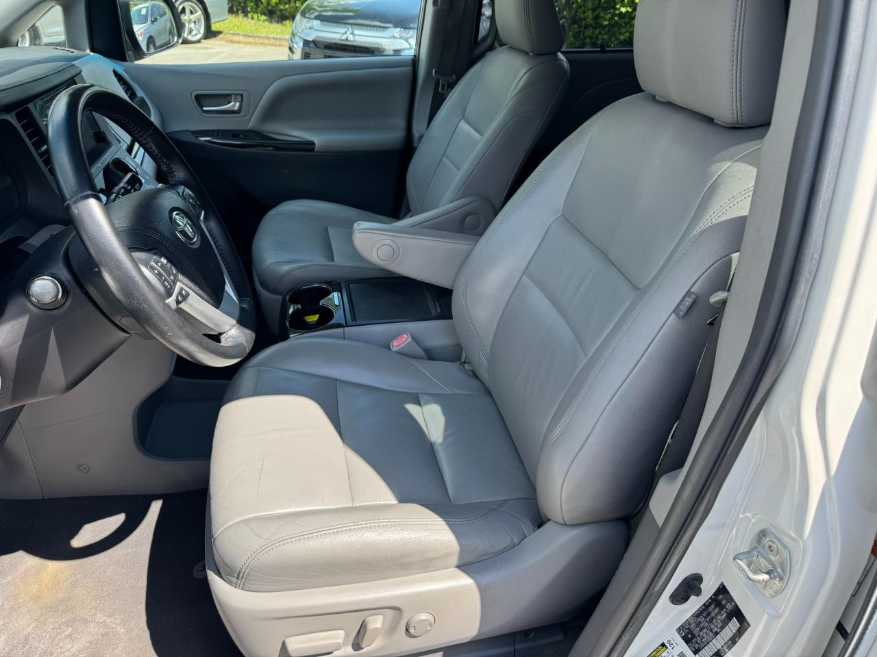 Toyota Sienna 5dr 8-Pass Van XLE Premium FWD (Natl) 2015