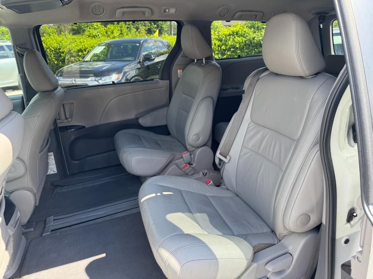 Toyota Sienna 5dr 8-Pass Van XLE Premium FWD (Natl) 2015