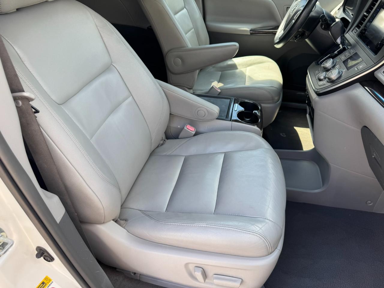 Toyota Sienna 5dr 8-Pass Van XLE Premium FWD (Natl) 2015