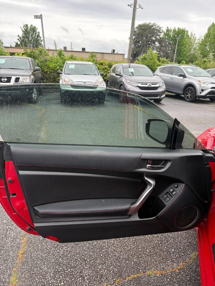 Scion FR-S 2dr Cpe Man (Natl) 2015