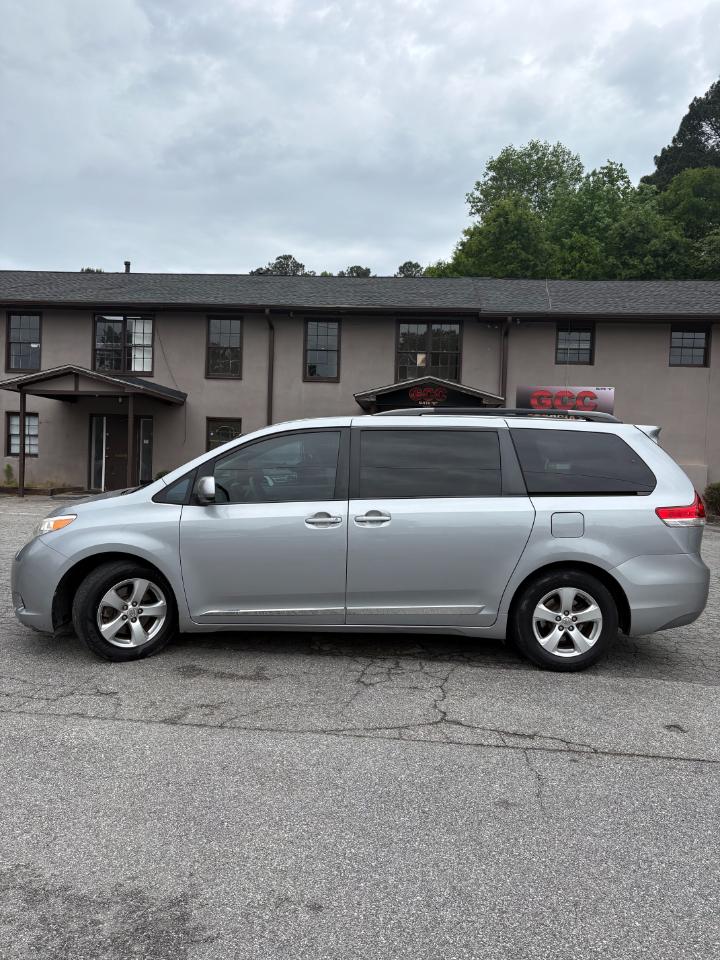 Toyota Sienna 5dr 8-Pass Van V6 LE FWD (Natl) 2014