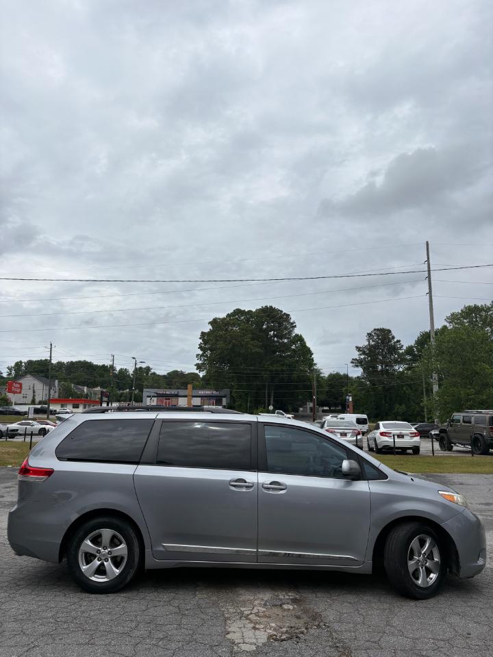 Toyota Sienna 5dr 8-Pass Van V6 LE FWD (Natl) 2014