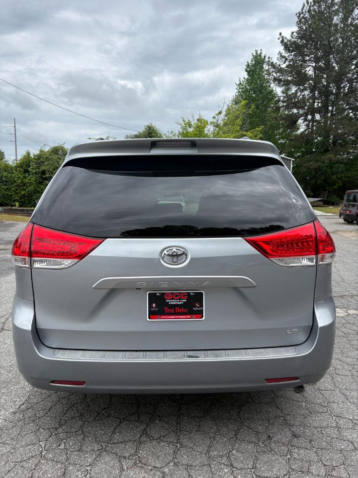 Toyota Sienna 5dr 8-Pass Van V6 LE FWD (Natl) 2014
