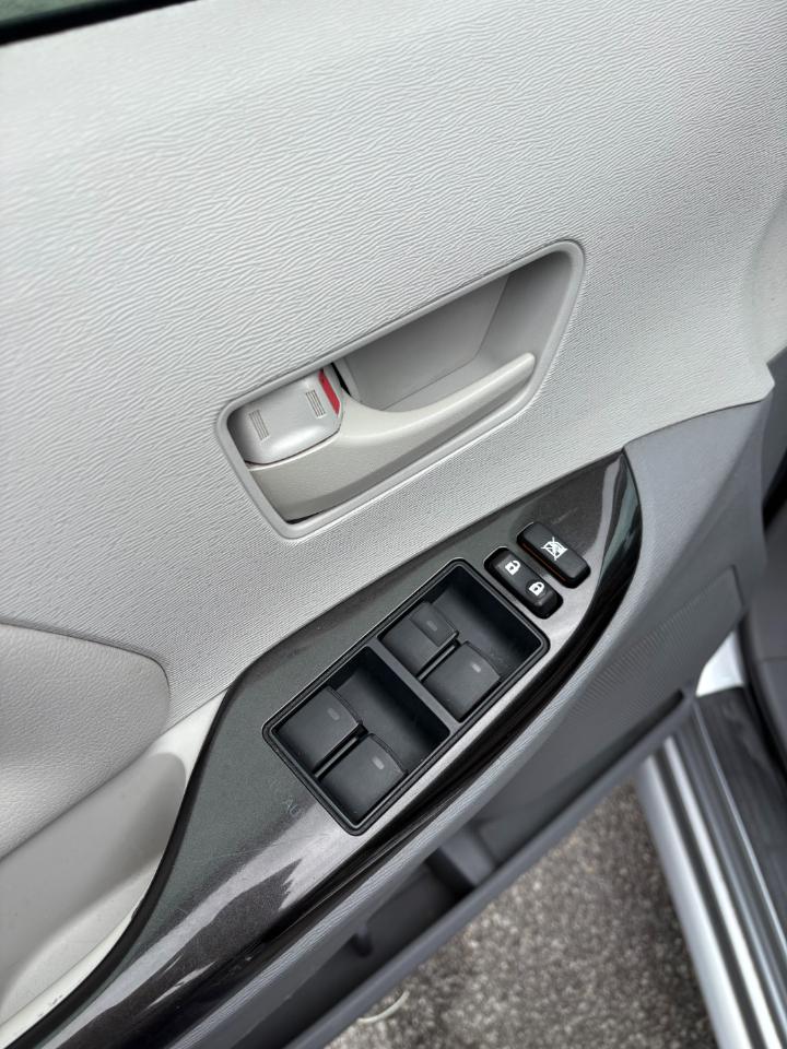 Toyota Sienna 5dr 8-Pass Van V6 LE FWD (Natl) 2014