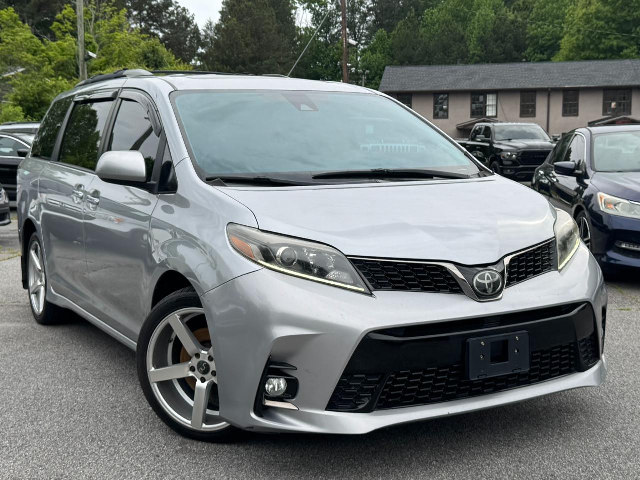 2018 Toyota Sienna SE FWD 8-Passenger (Natl)