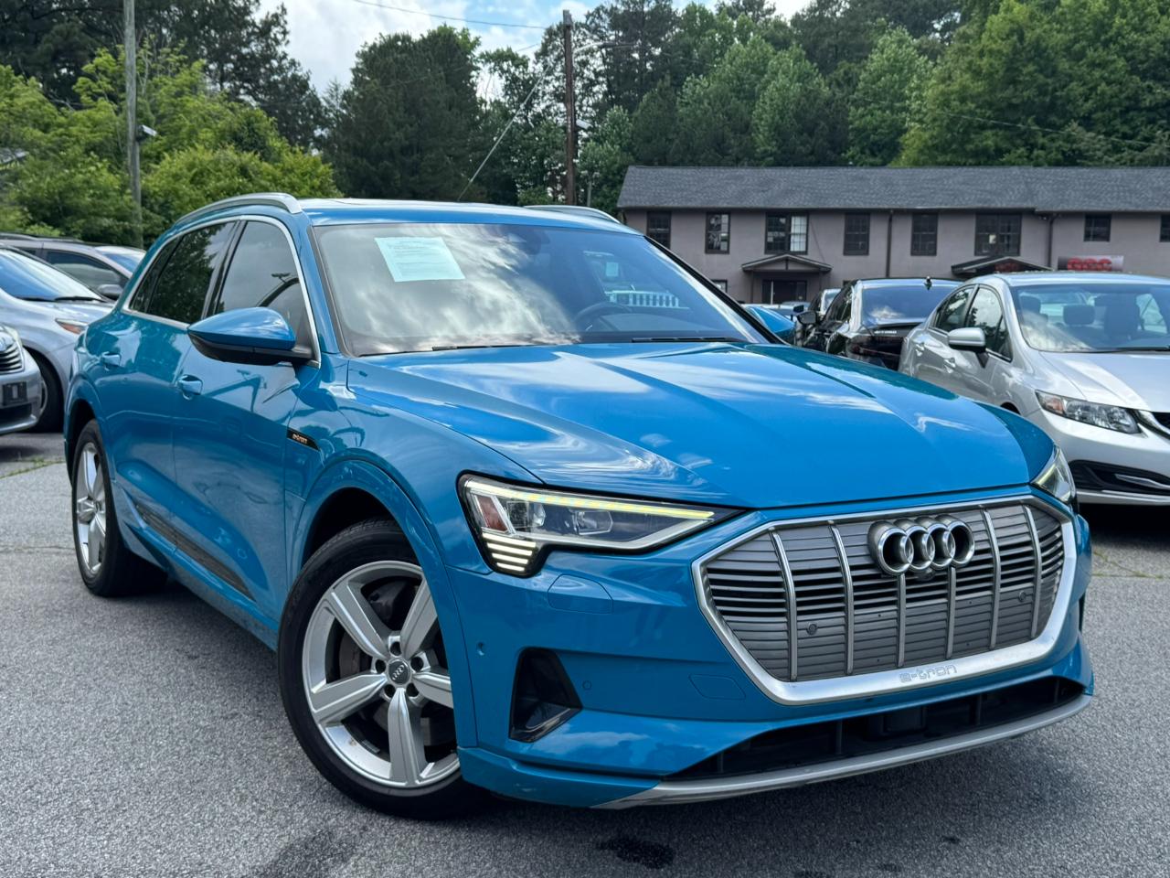 2019 Audi e-tron Premium Plus's photo