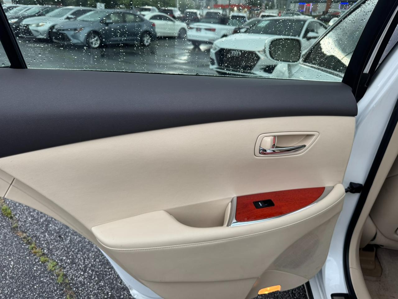 Lexus ES 350 4dr Sdn 2011