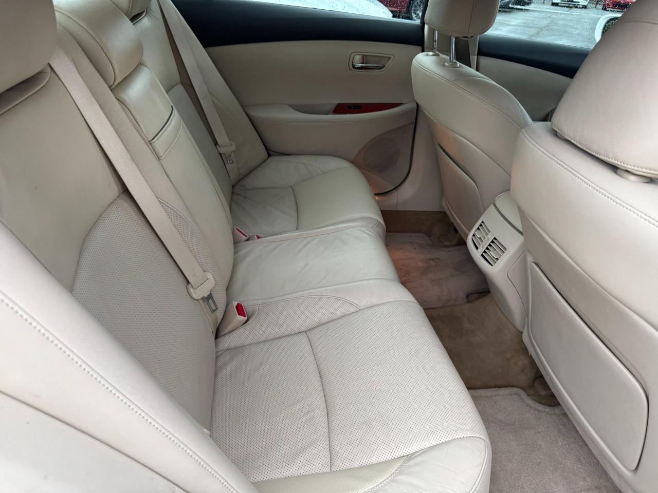 Lexus ES 350 4dr Sdn 2011