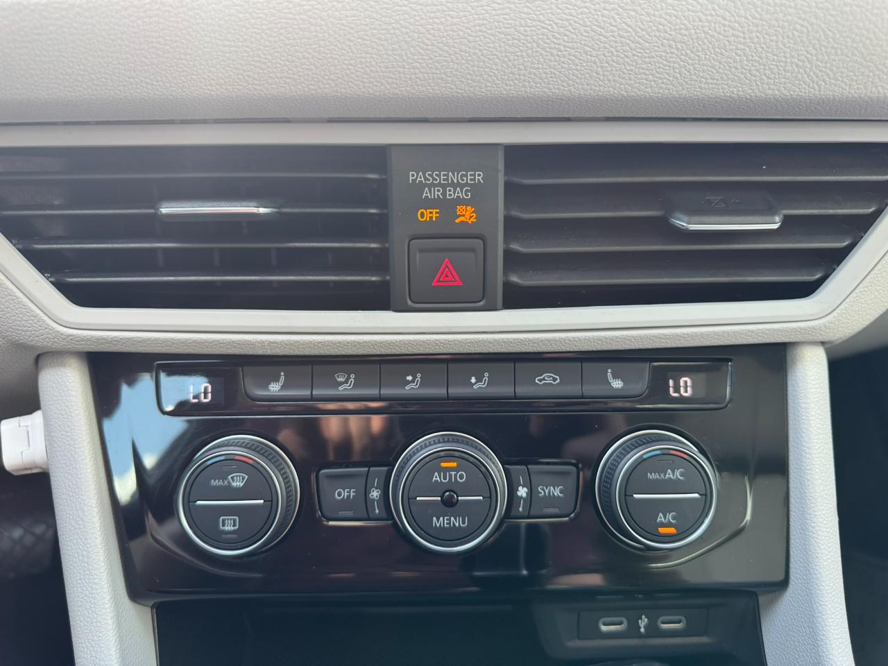 Volkswagen Jetta SE Auto 2024