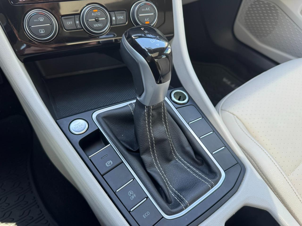 Volkswagen Jetta SE Auto 2024