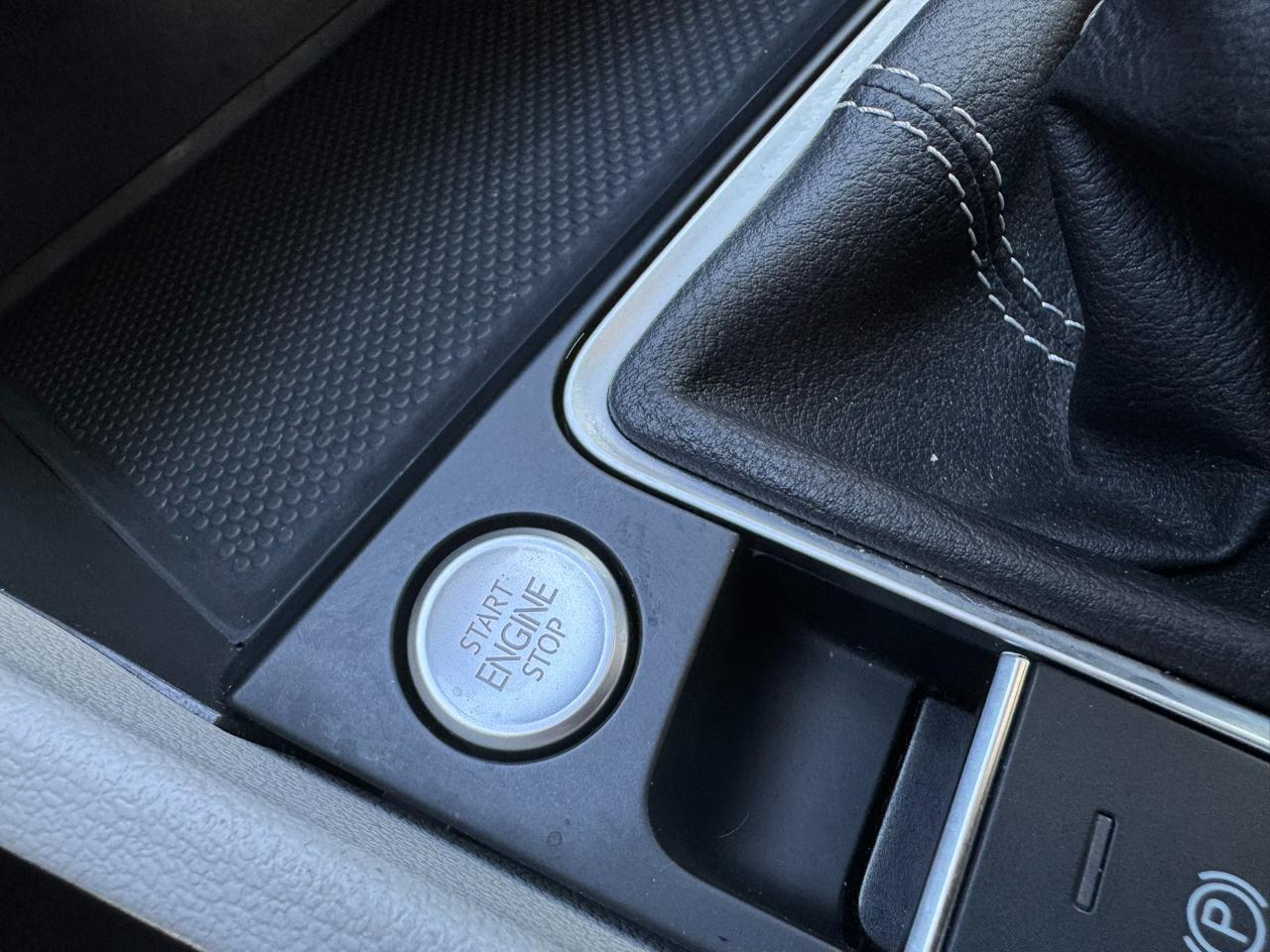 Volkswagen Jetta SE Auto 2024