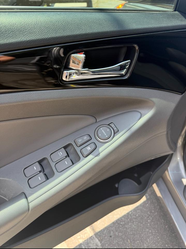 Hyundai Sonata 4dr Sdn 2.4L Auto Limited 2013