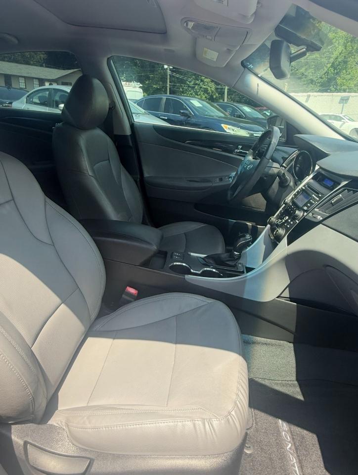 Hyundai Sonata 4dr Sdn 2.4L Auto Limited 2013