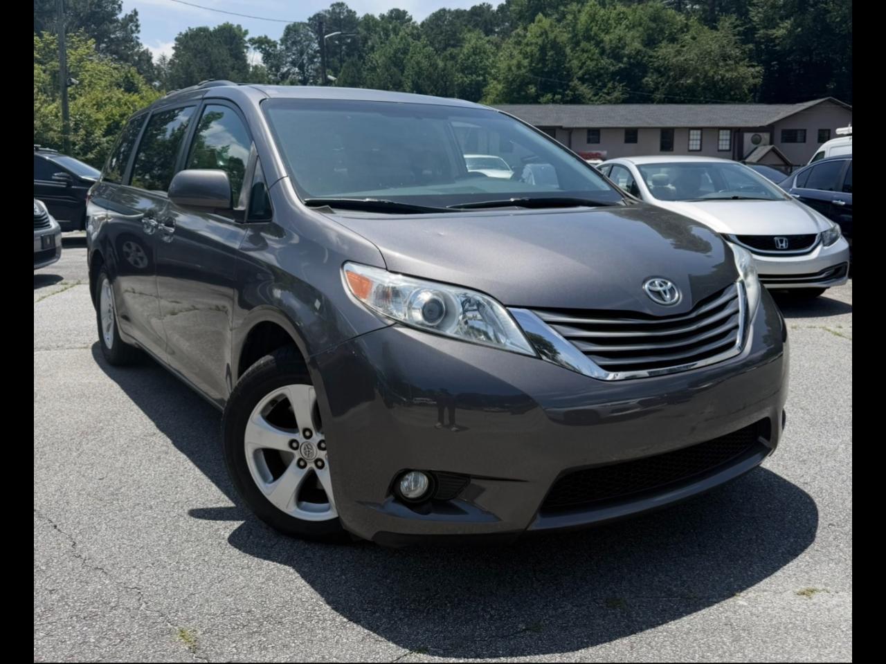 2015 Toyota Sienna XLE V6 7-Passenger Access Seat's photo
