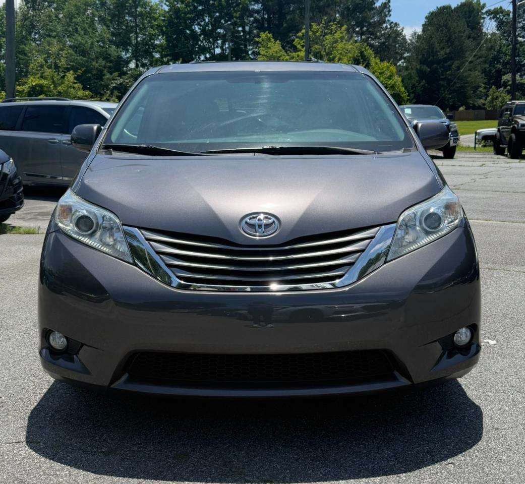 Toyota Sienna XLE 7-Passenger 2015