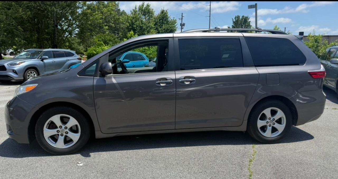 Toyota Sienna XLE 7-Passenger 2015