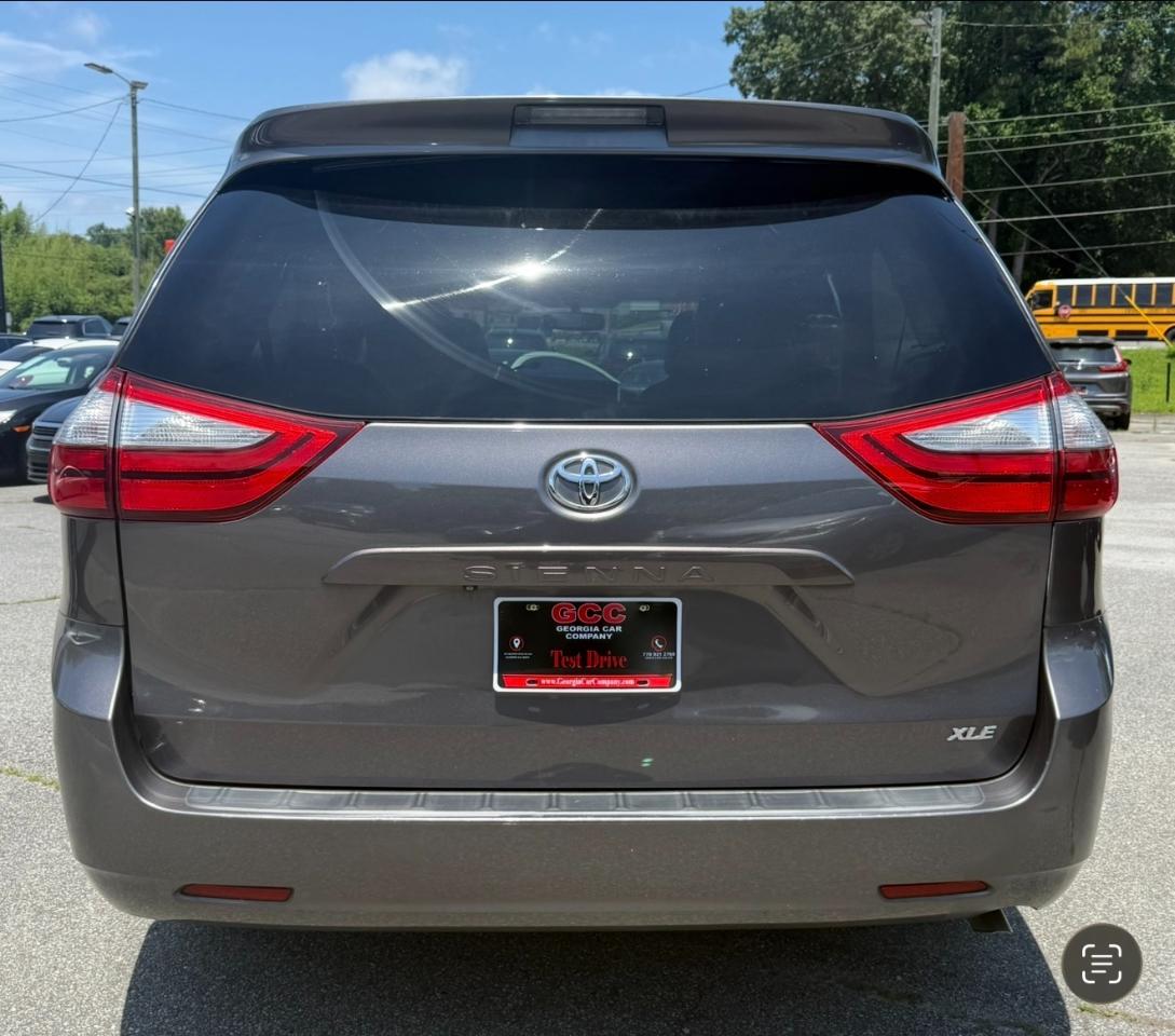 Toyota Sienna XLE 7-Passenger 2015