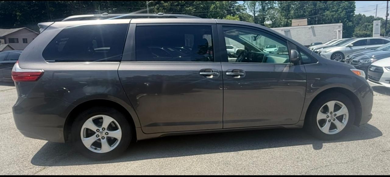 Toyota Sienna XLE 7-Passenger 2015