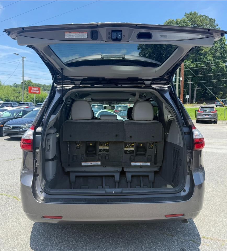 Toyota Sienna XLE 7-Passenger 2015