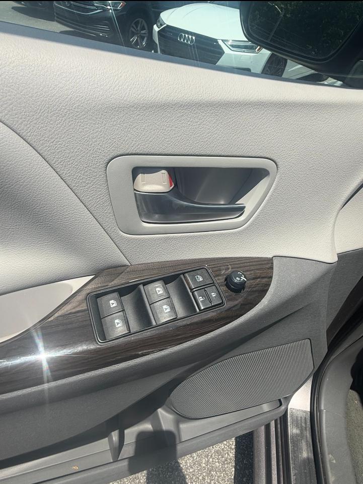 Toyota Sienna XLE 7-Passenger 2015