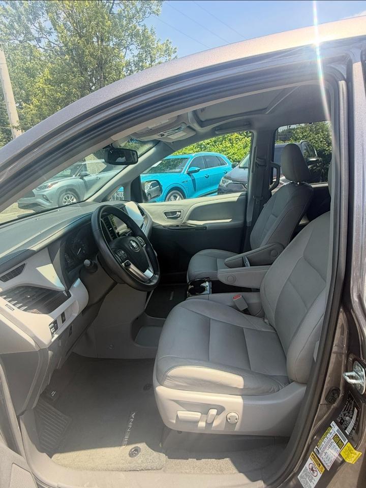 Toyota Sienna XLE 7-Passenger 2015