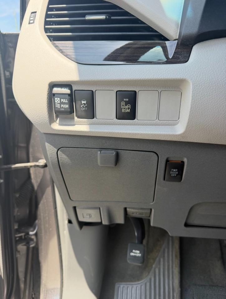 Toyota Sienna XLE 7-Passenger 2015
