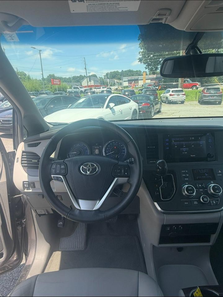 Toyota Sienna XLE 7-Passenger 2015