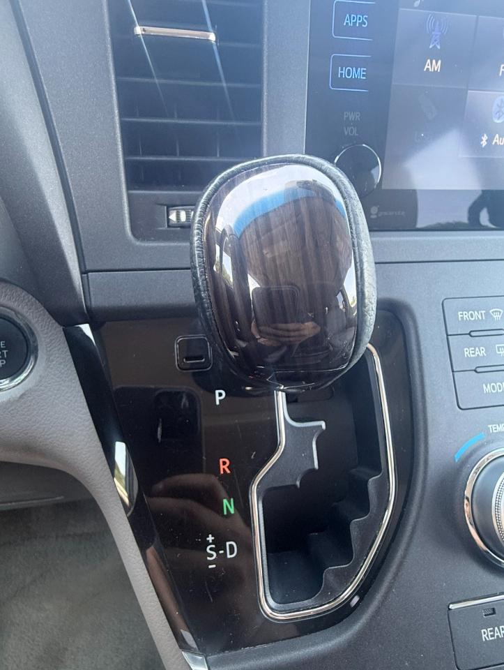Toyota Sienna XLE 7-Passenger 2015