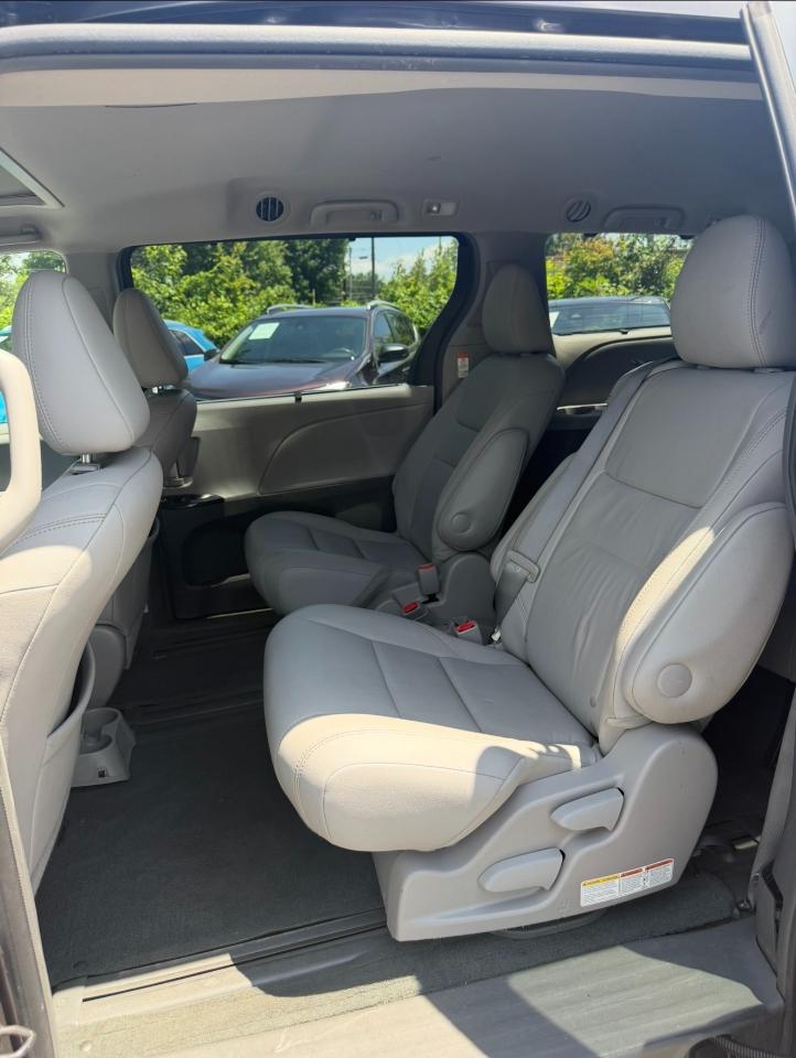 Toyota Sienna XLE 7-Passenger 2015