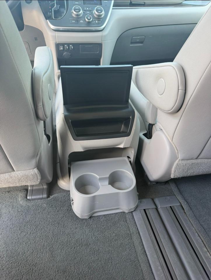 Toyota Sienna XLE 7-Passenger 2015