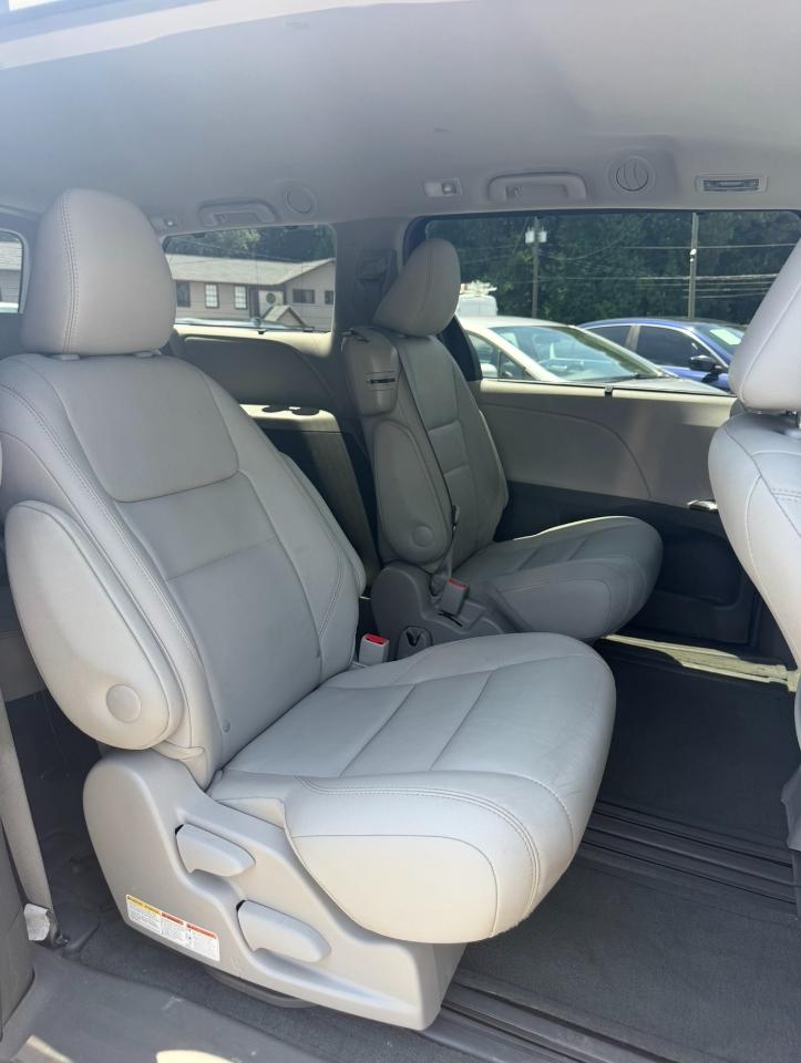 Toyota Sienna XLE 7-Passenger 2015