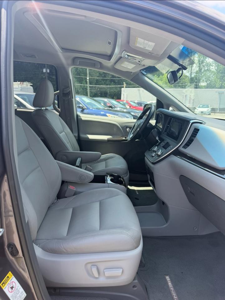 Toyota Sienna XLE 7-Passenger 2015