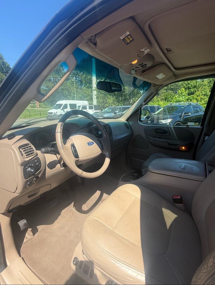 Ford F-150 Lariat 2002