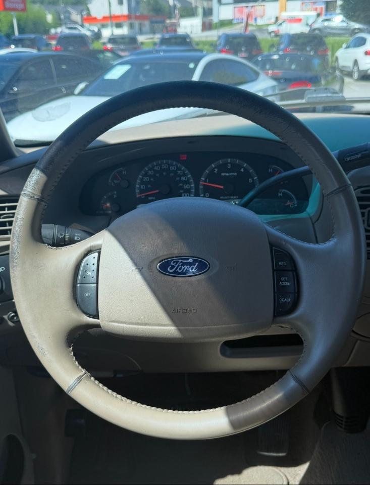 Ford F-150 Lariat 2002