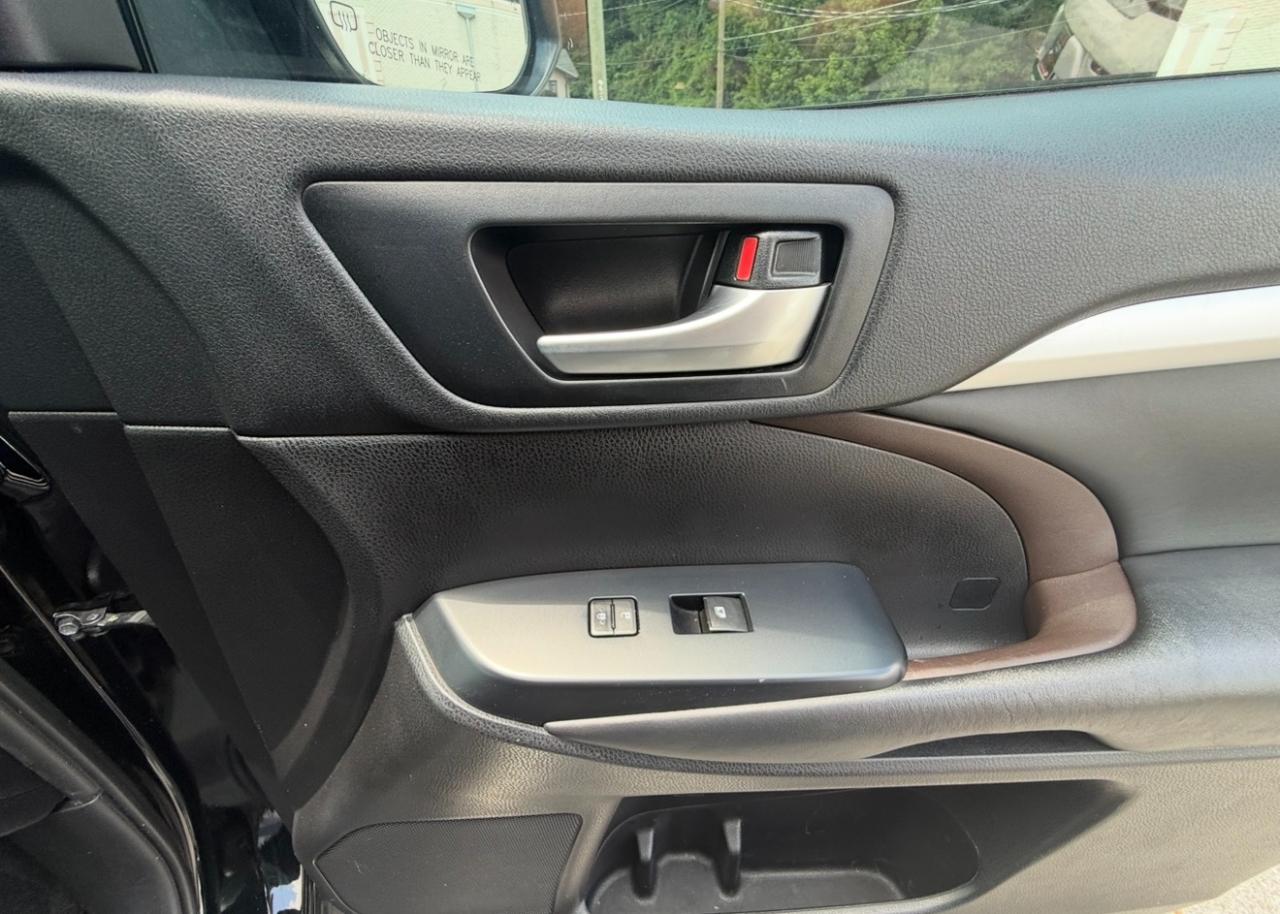 Toyota Highlander XLE V6 FWD (Natl) 2019