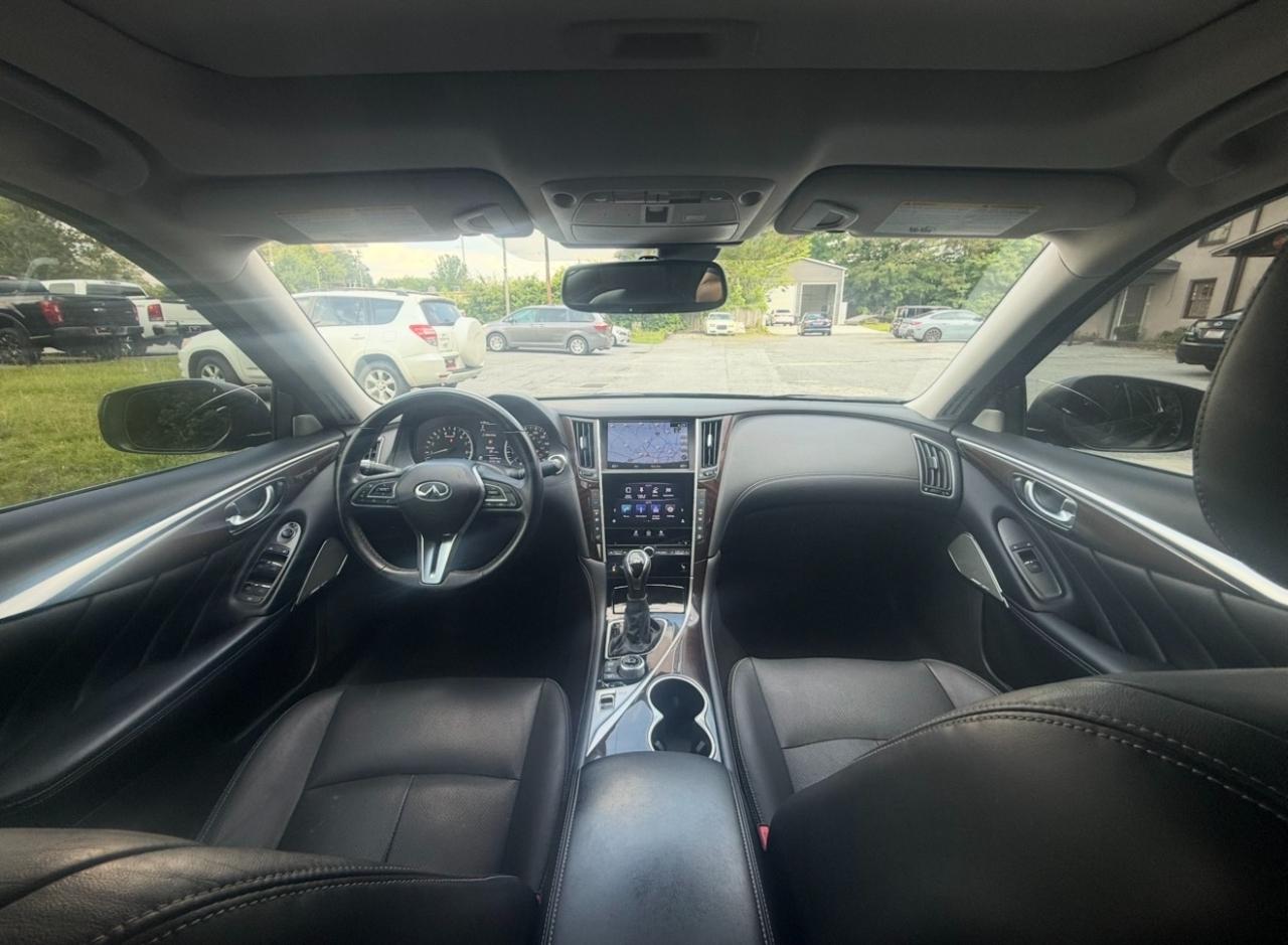 Infiniti Q50 3.0t LUXE RWD 2018