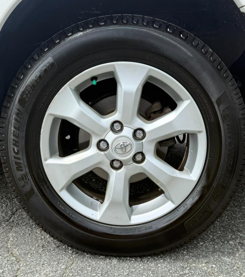 Toyota RAV4 FWD 4dr 4-cyl 4-Spd AT Ltd (Natl) 2010
