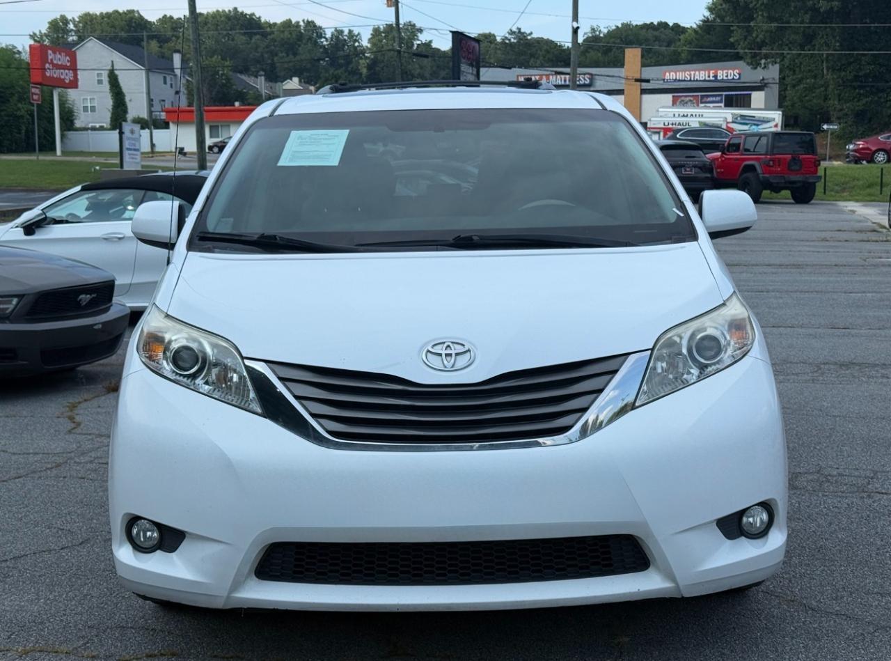 Toyota Sienna XLE Premium AWD 7-Passenger V6 2013