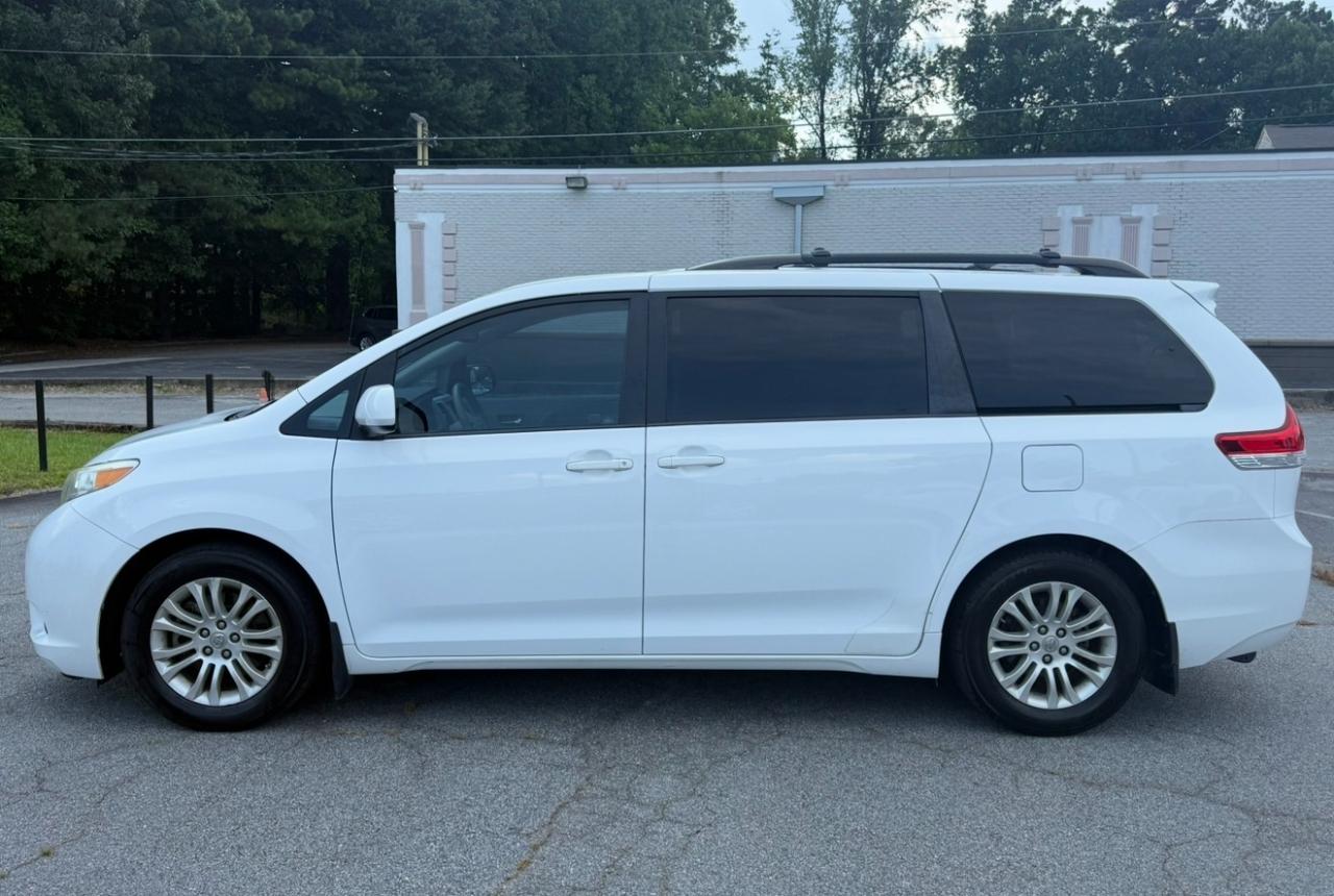 Toyota Sienna XLE Premium AWD 7-Passenger V6 2013