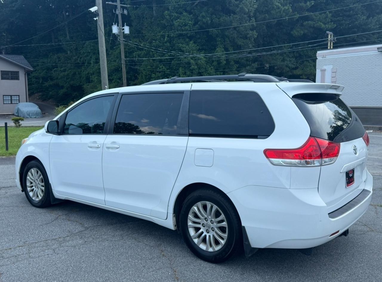 Toyota Sienna XLE Premium AWD 7-Passenger V6 2013