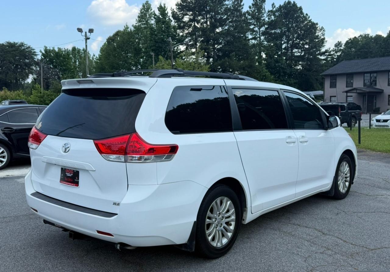 Toyota Sienna XLE Premium AWD 7-Passenger V6 2013