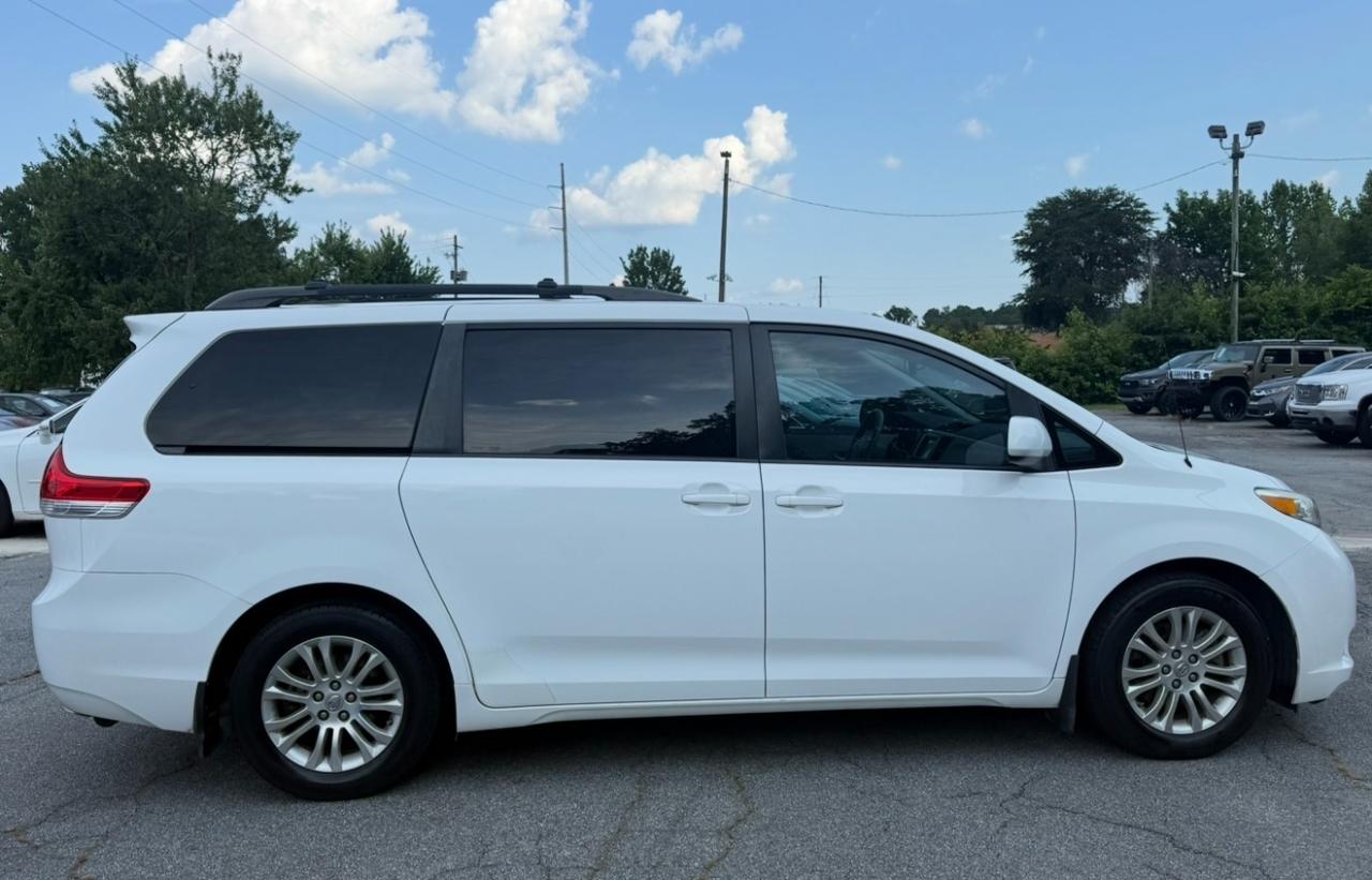 Toyota Sienna XLE Premium AWD 7-Passenger V6 2013
