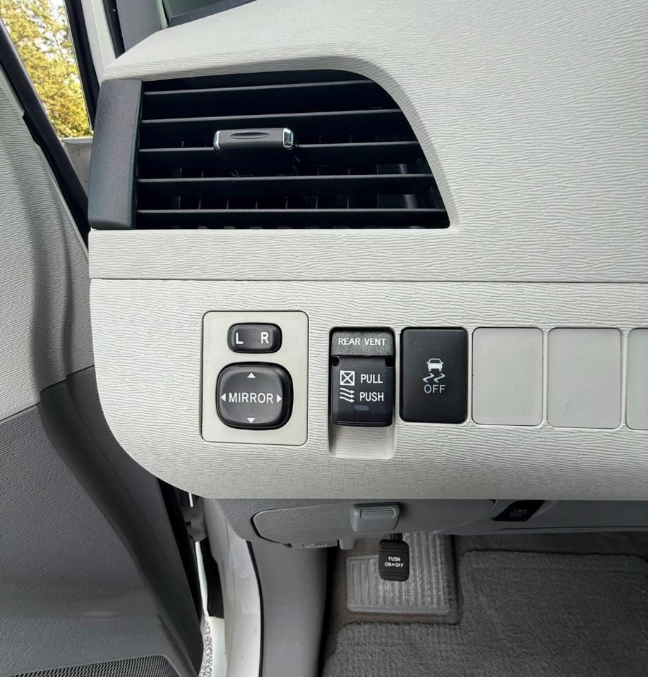 Toyota Sienna XLE Premium AWD 7-Passenger V6 2013