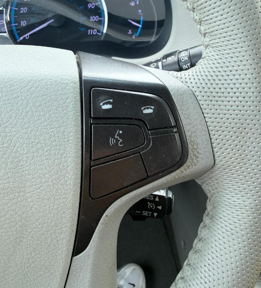 Toyota Sienna XLE Premium AWD 7-Passenger V6 2013